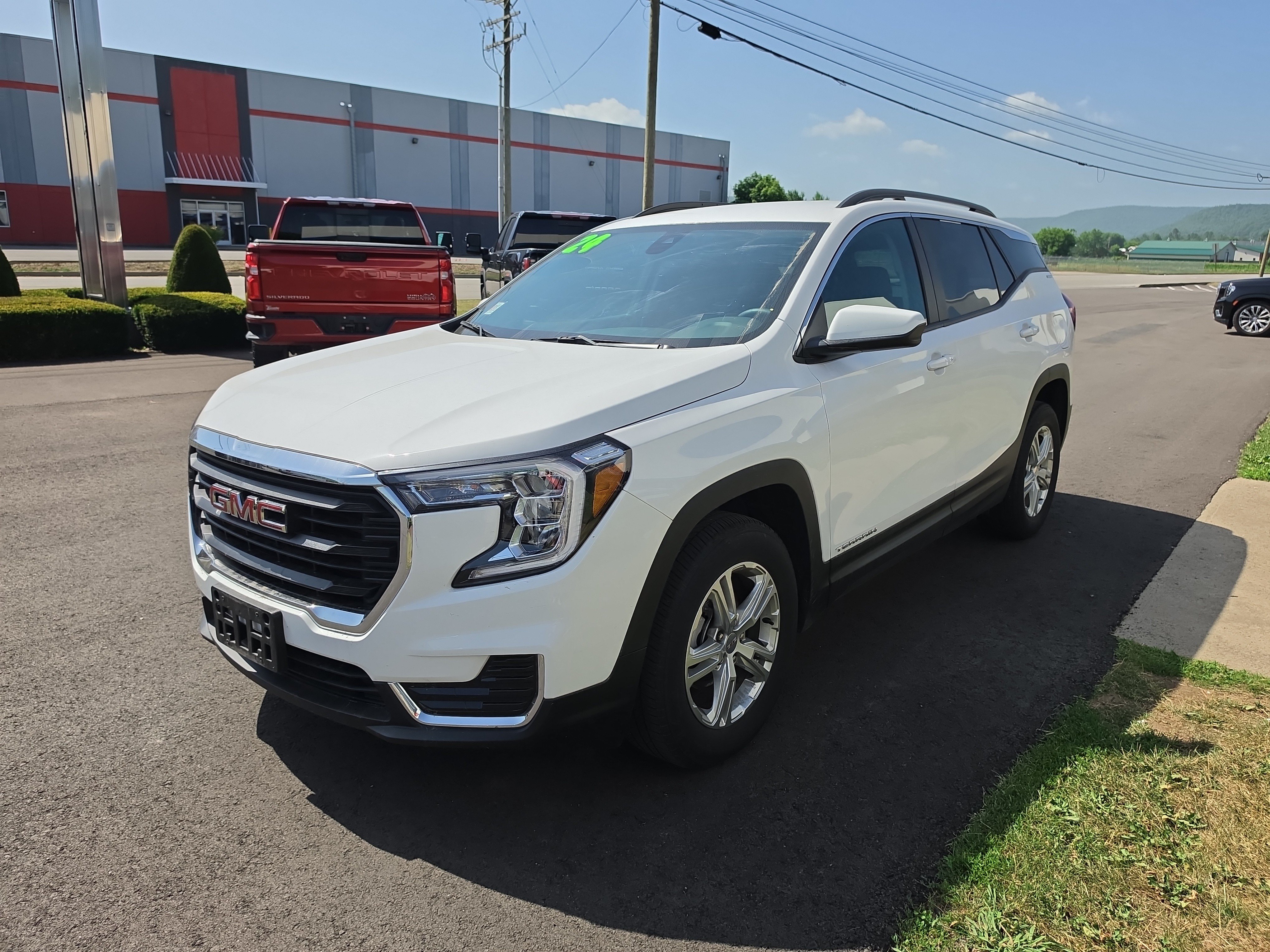 Used 2024 GMC Terrain SLE w/ Driver Convenience Package AWD/4WD image 8
