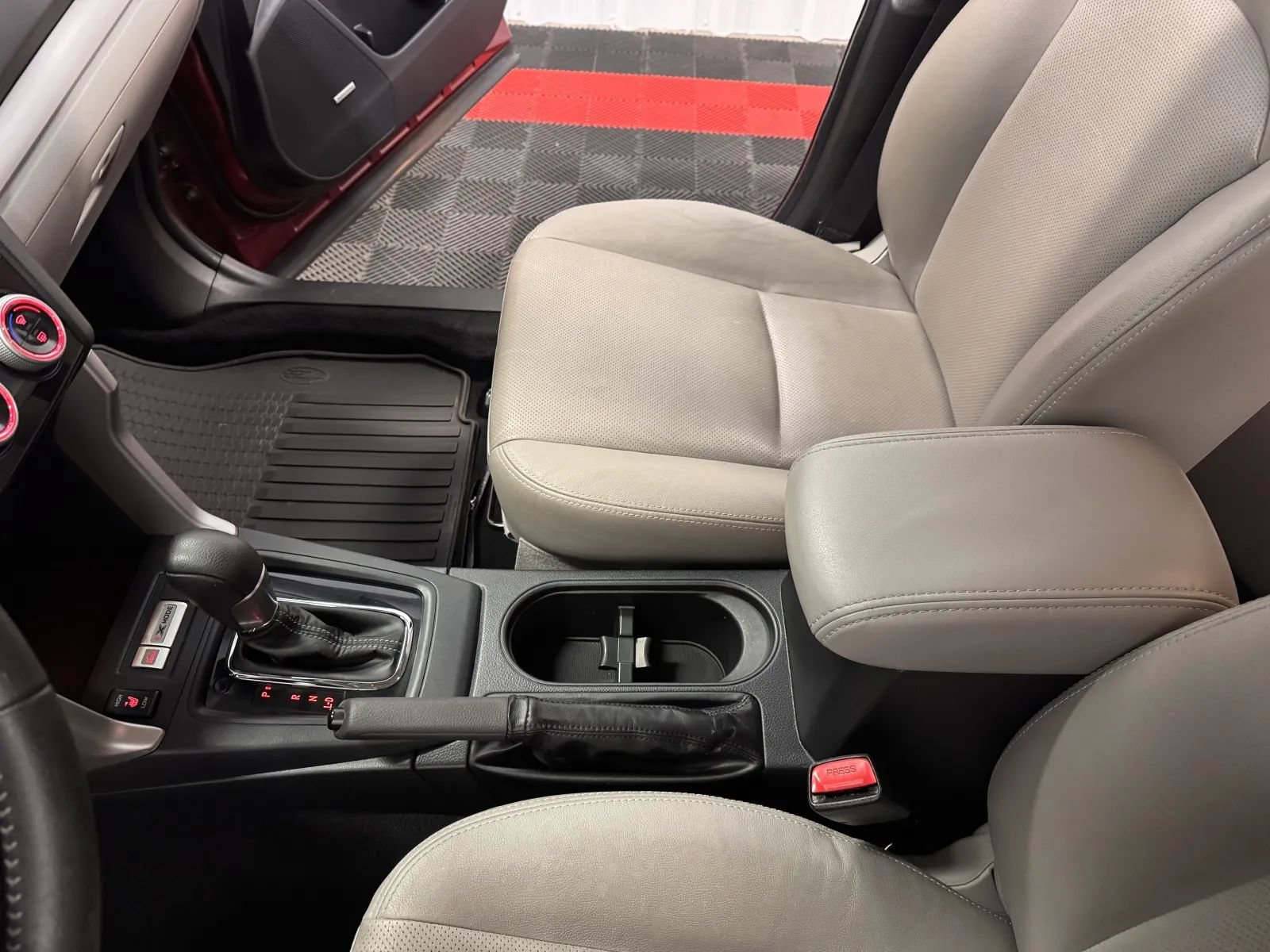 Used 2016 Subaru Forester 2.5i Touring w/ Popular Package #1 AWD/4WD image 32
