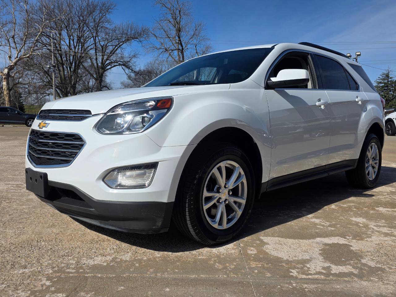 Used 2017 Chevrolet Equinox LT w/ Convenience Package image 2