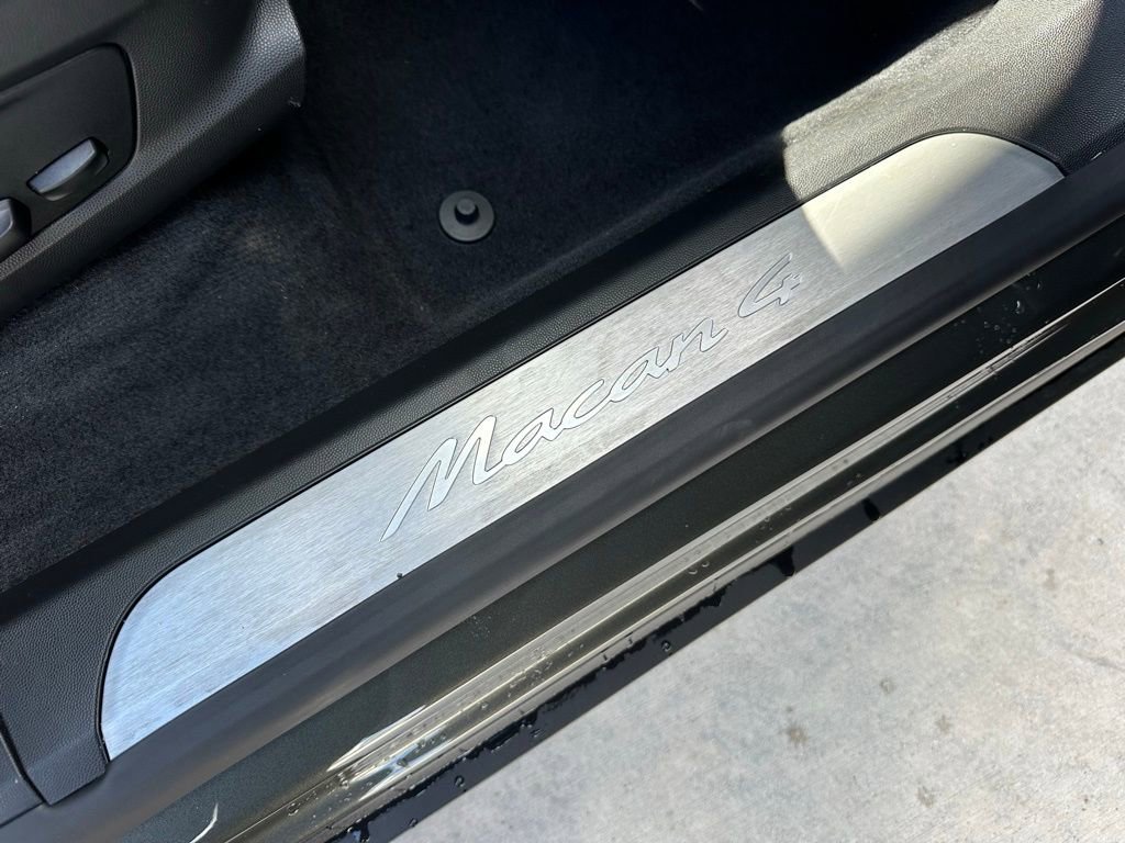 Used 2025 Porsche Macan 4 Electric image 22