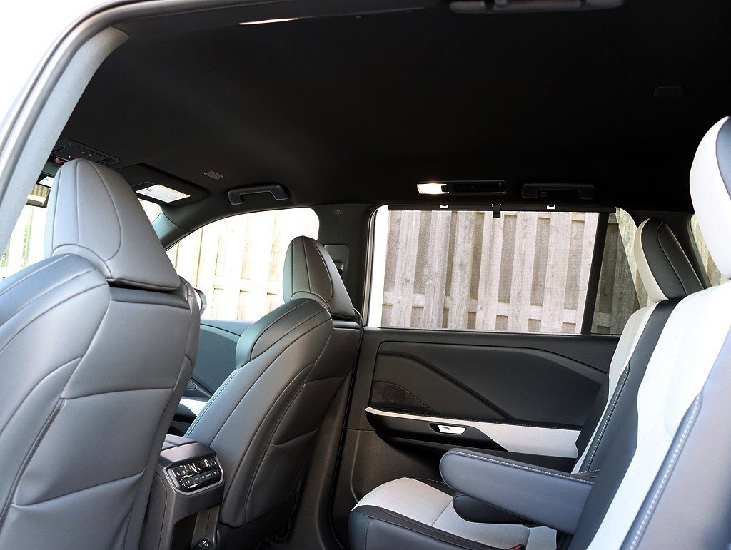 New 2026 Lexus TX 500h AWD image 17