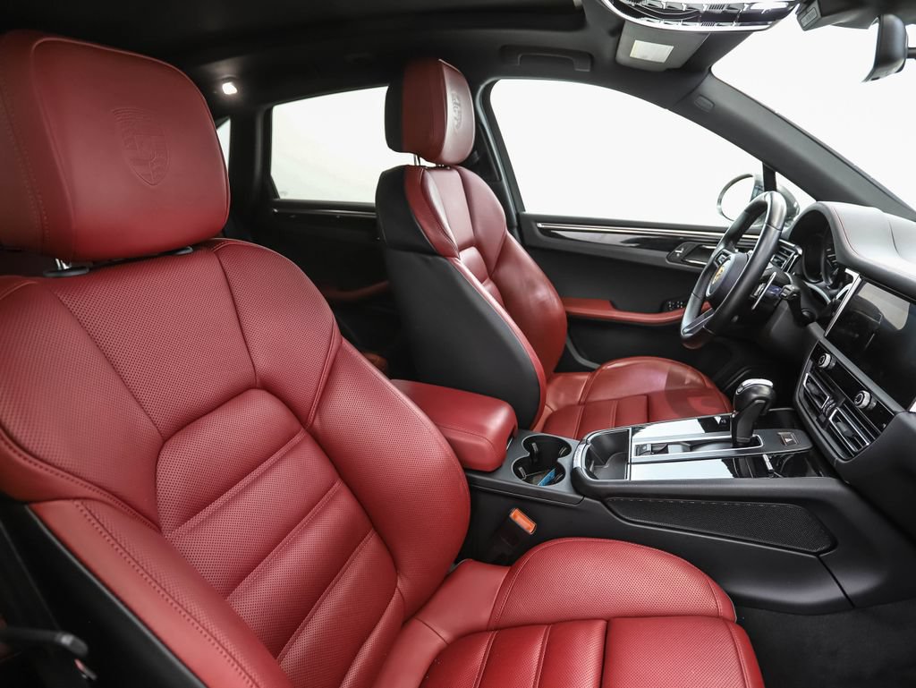 Used 2023 Porsche Macan AWD/4WD image 30