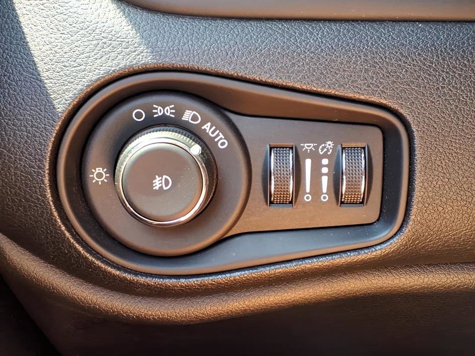 Used 2017 Jeep Renegade Trailhawk image 23