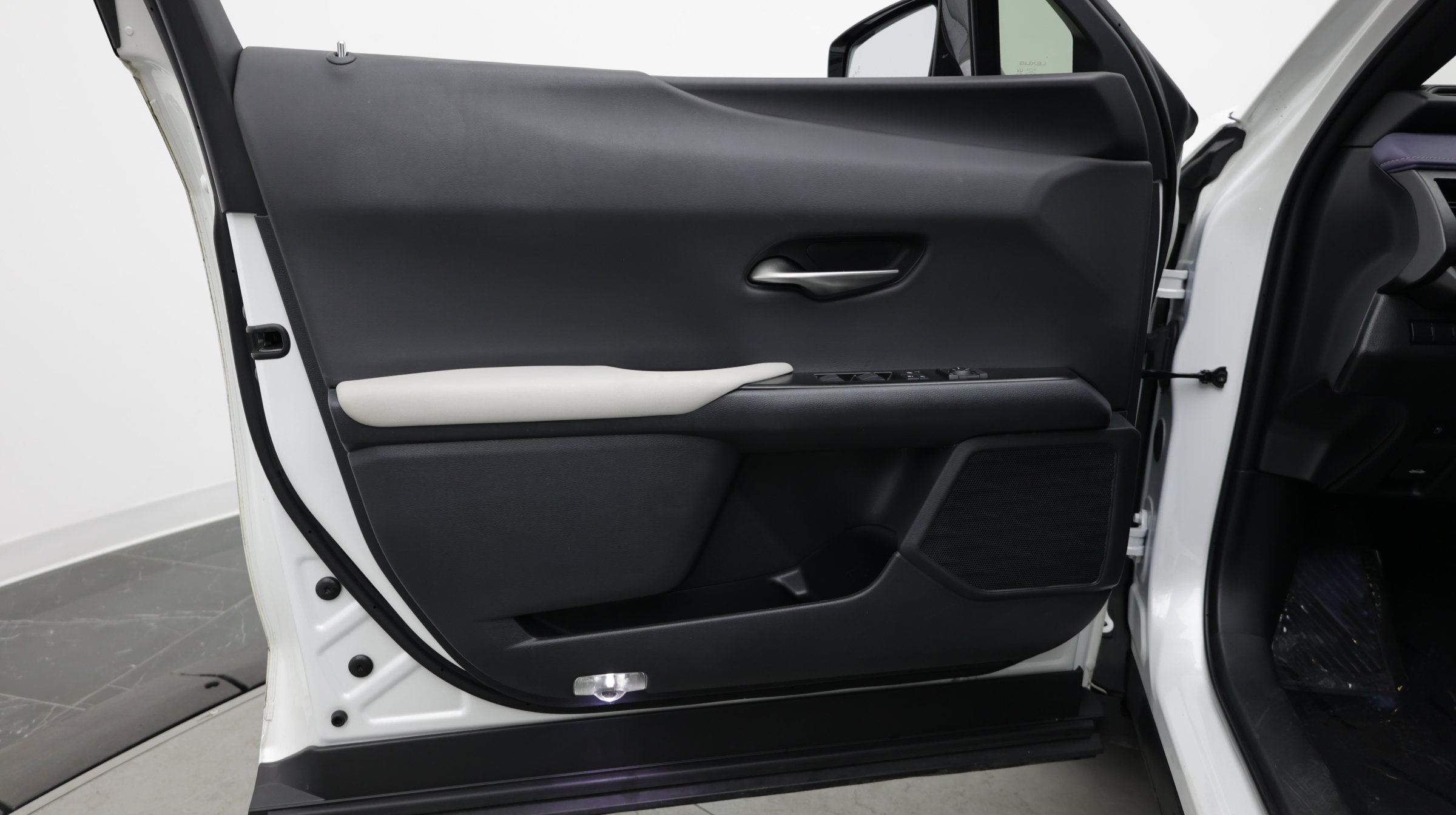 Used 2022 Lexus UX 200 w/ Accessory Package (Z1) FWD image 14