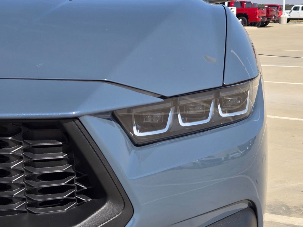 Used 2025 Ford Mustang EcoBoost image 30