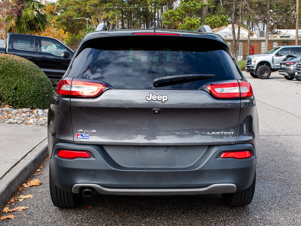 Used 2016 Jeep Cherokee Limited image 4