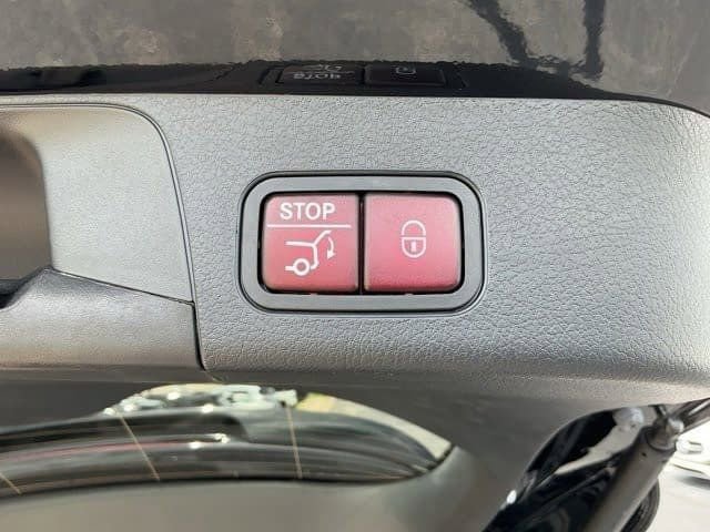 Certified 2025 Mercedes-Benz GLB 250 image 17