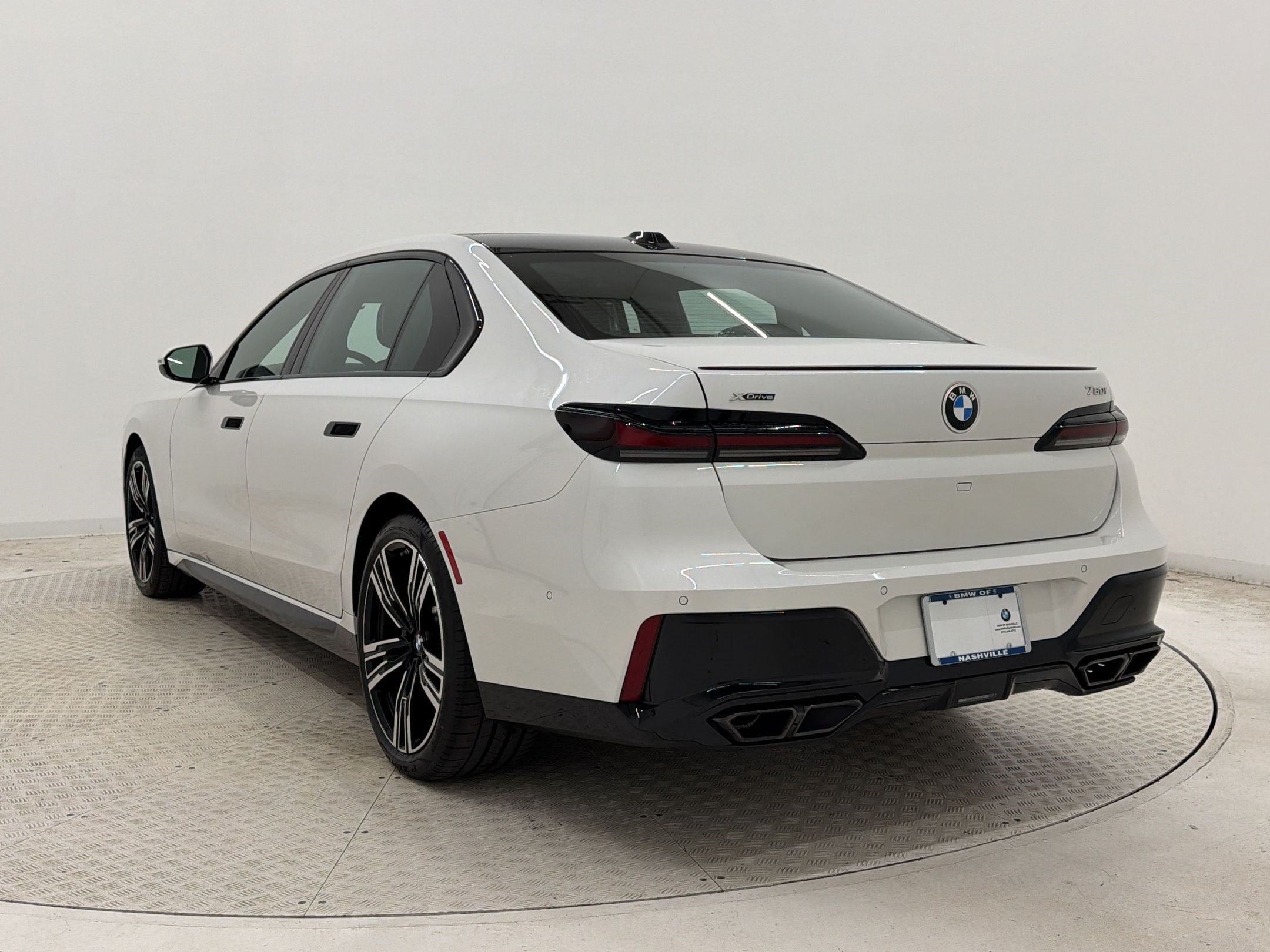 Certified 2025 BMW 760i xDrive AWD/4WD image 3