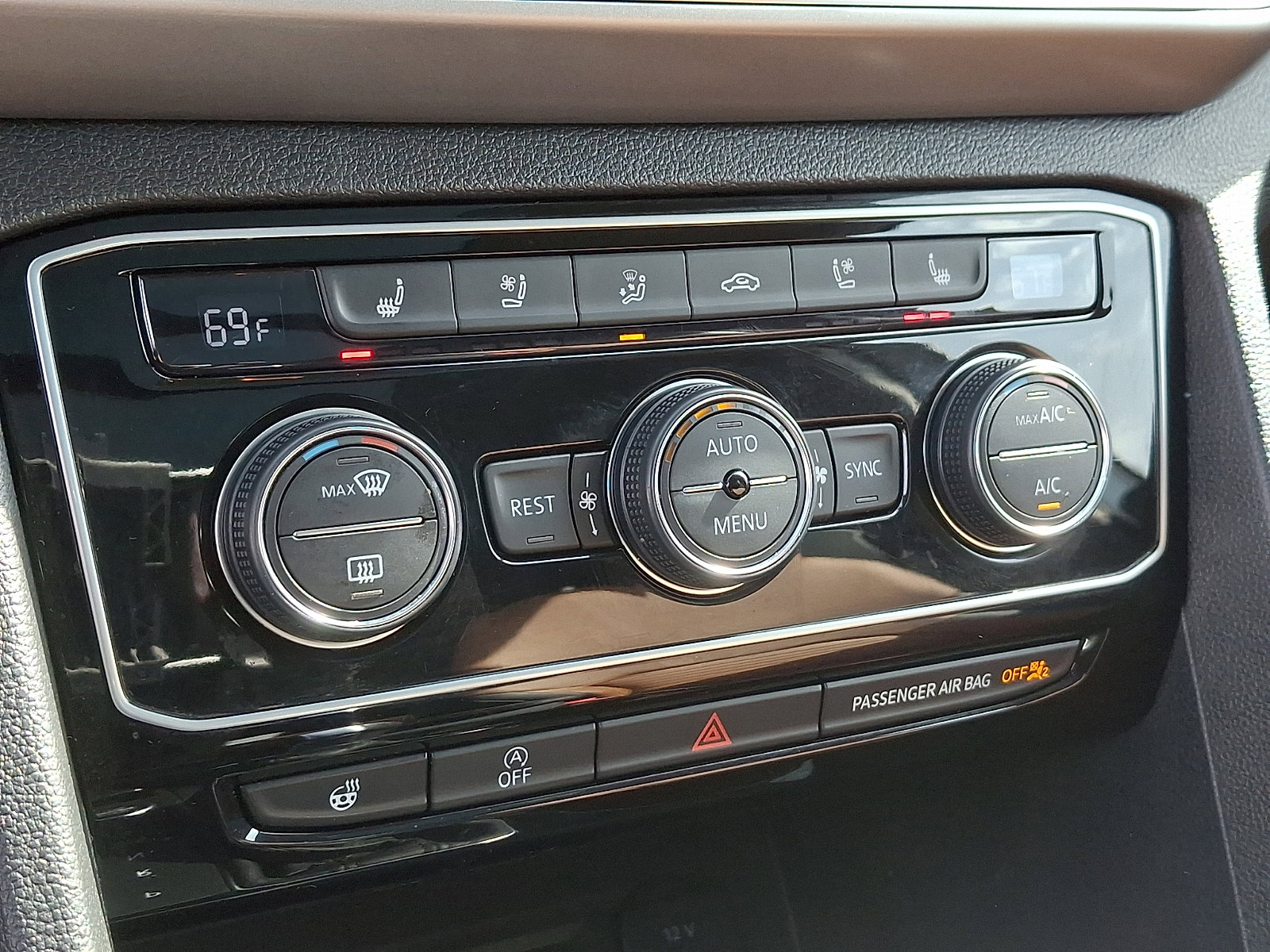 Used 2018 Volkswagen Atlas SEL Premium image 18