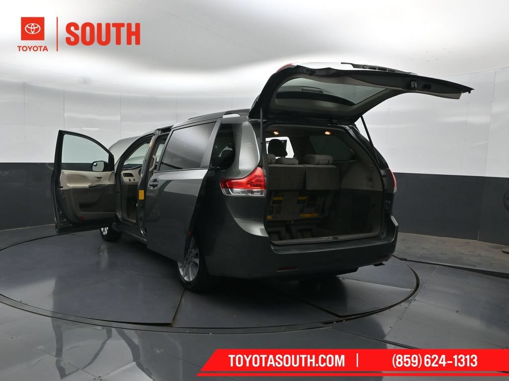Used 2014 Toyota Sienna LE AWD/4WD image 51