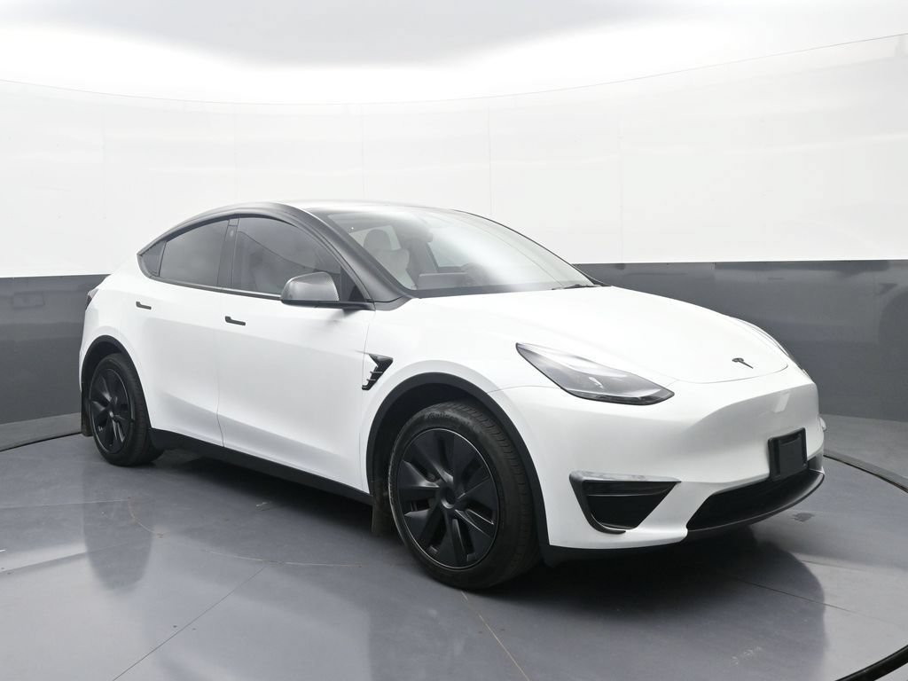 Used 2025 Tesla Model Y Long Range RWD image 3