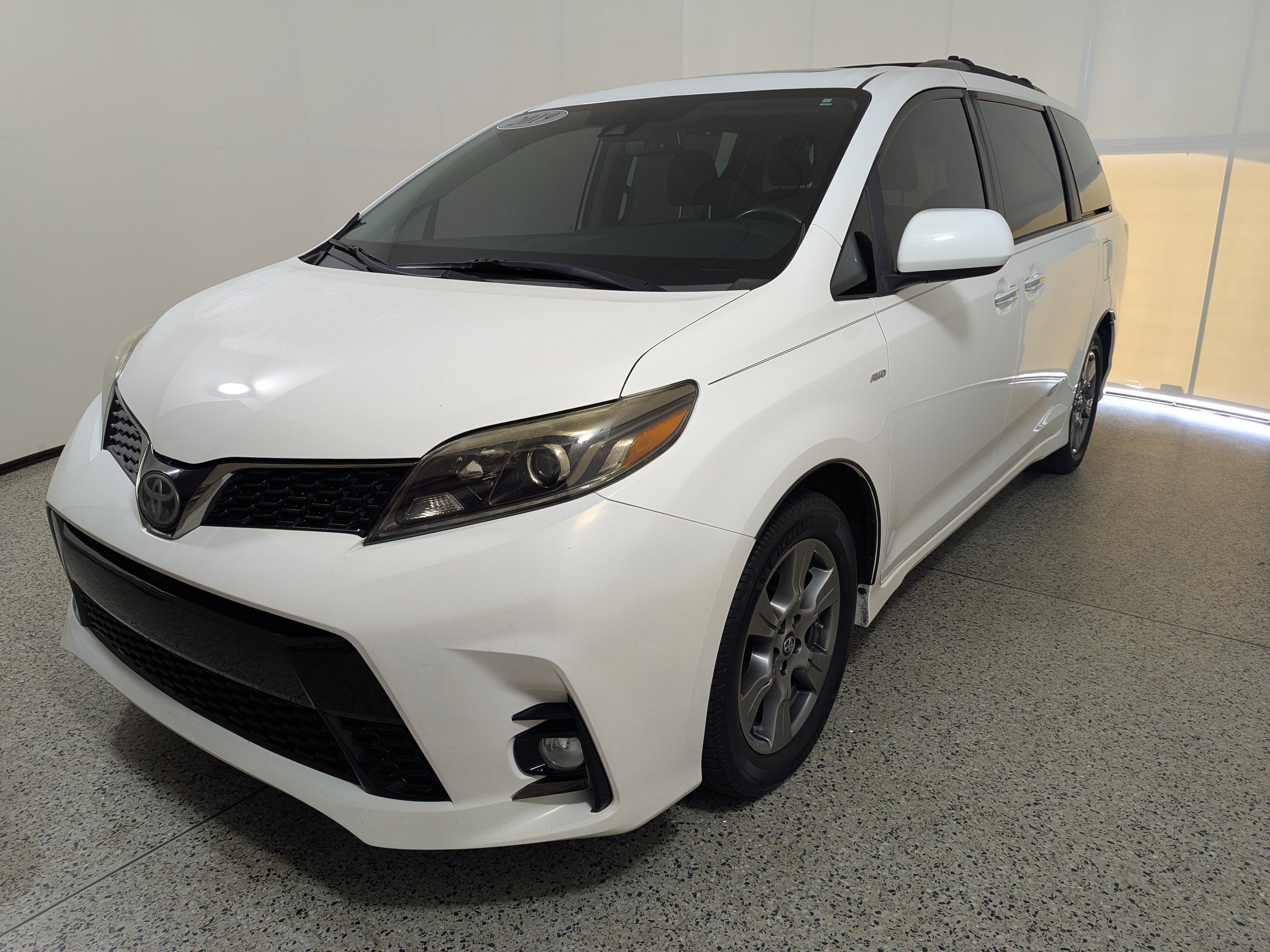 Used 2019 Toyota Sienna SE w/ SE Preferred Package AWD/4WD image 3