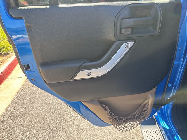 Used 2015 Jeep Wrangler Unlimited Sahara w/ Connectivity Group AWD/4WD image 24
