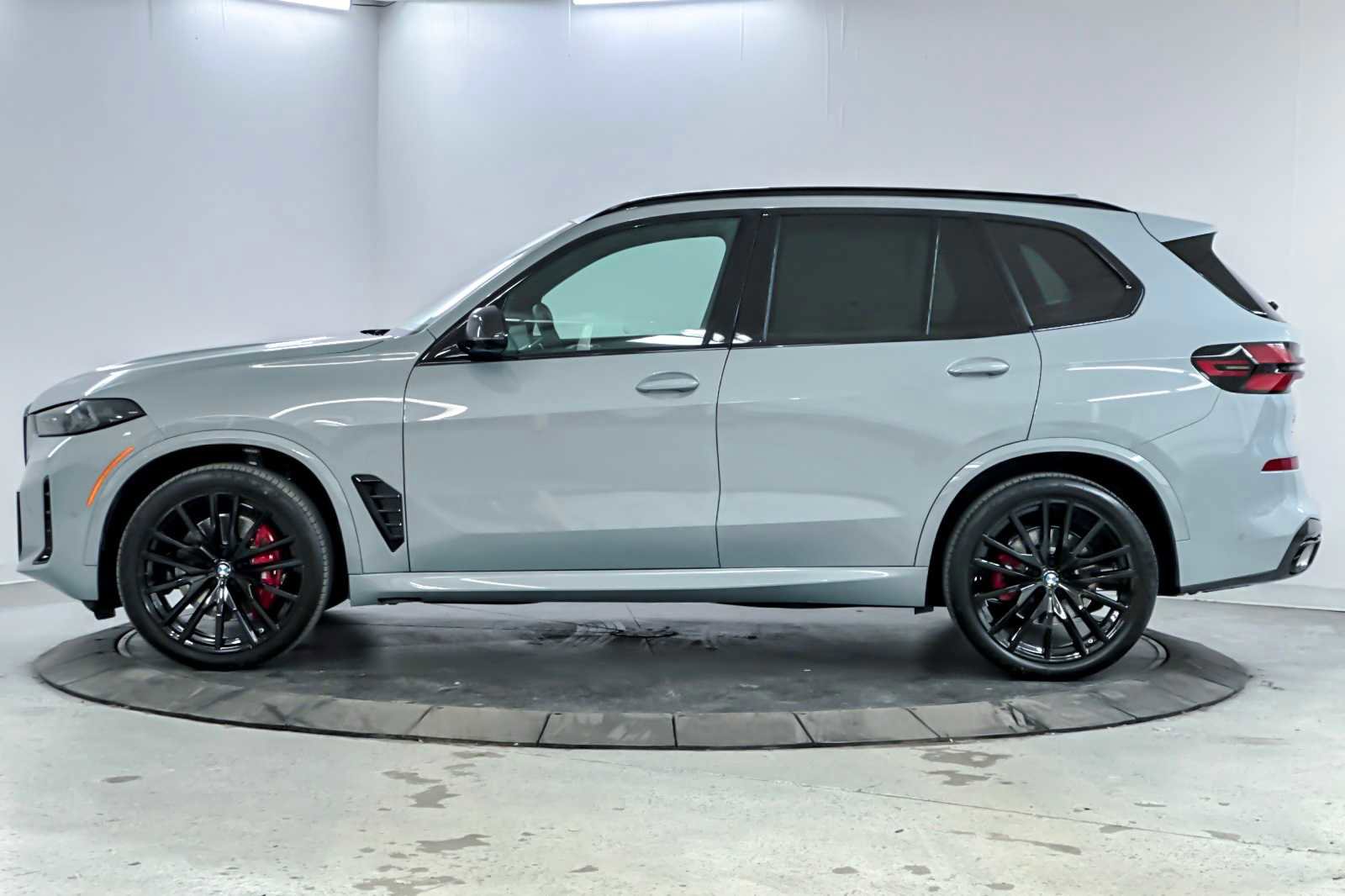 New 2026 BMW X5 xDrive40i w/ M Sport Package image 5