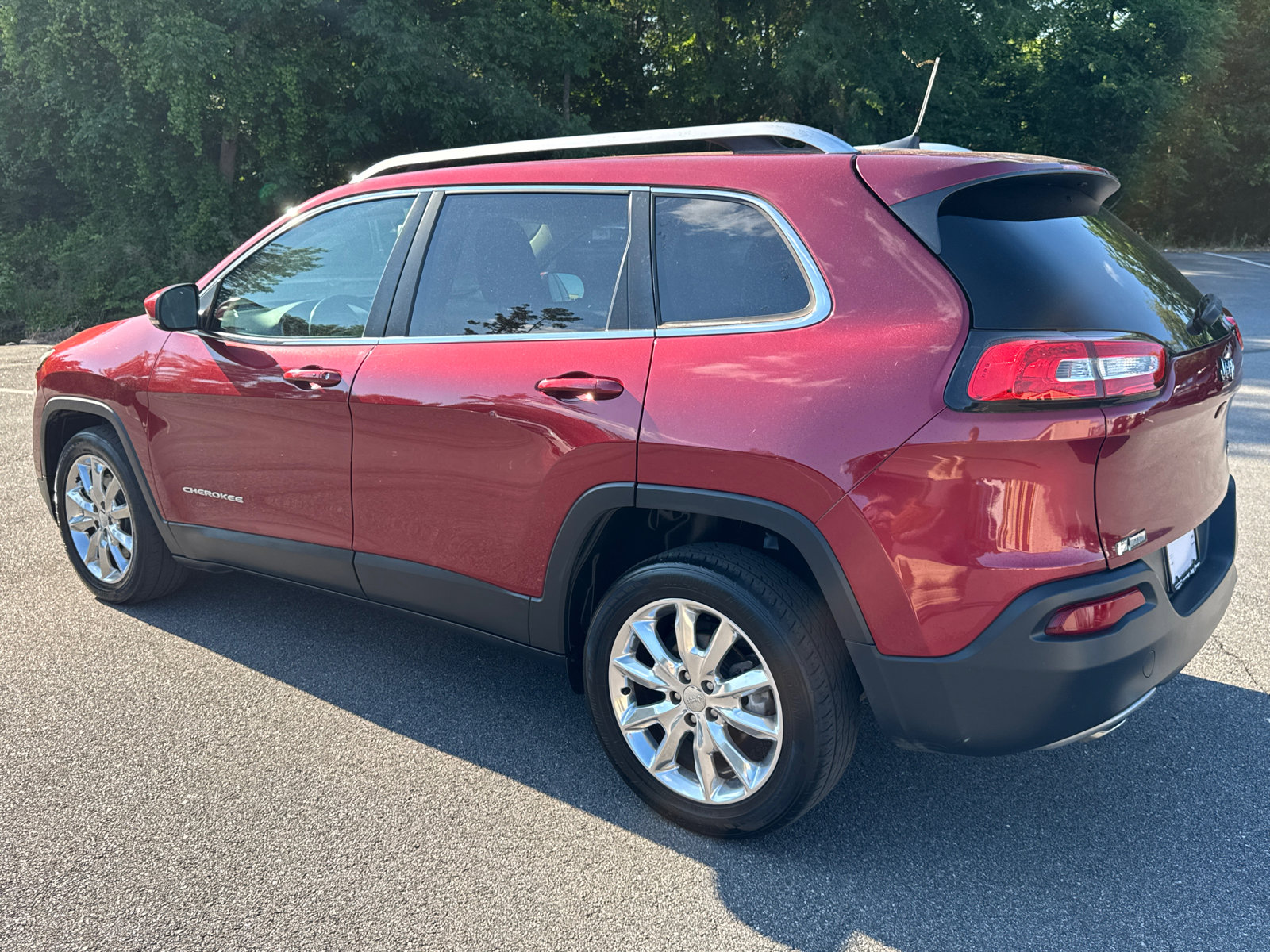 Used 2016 Jeep Cherokee Limited FWD image 7