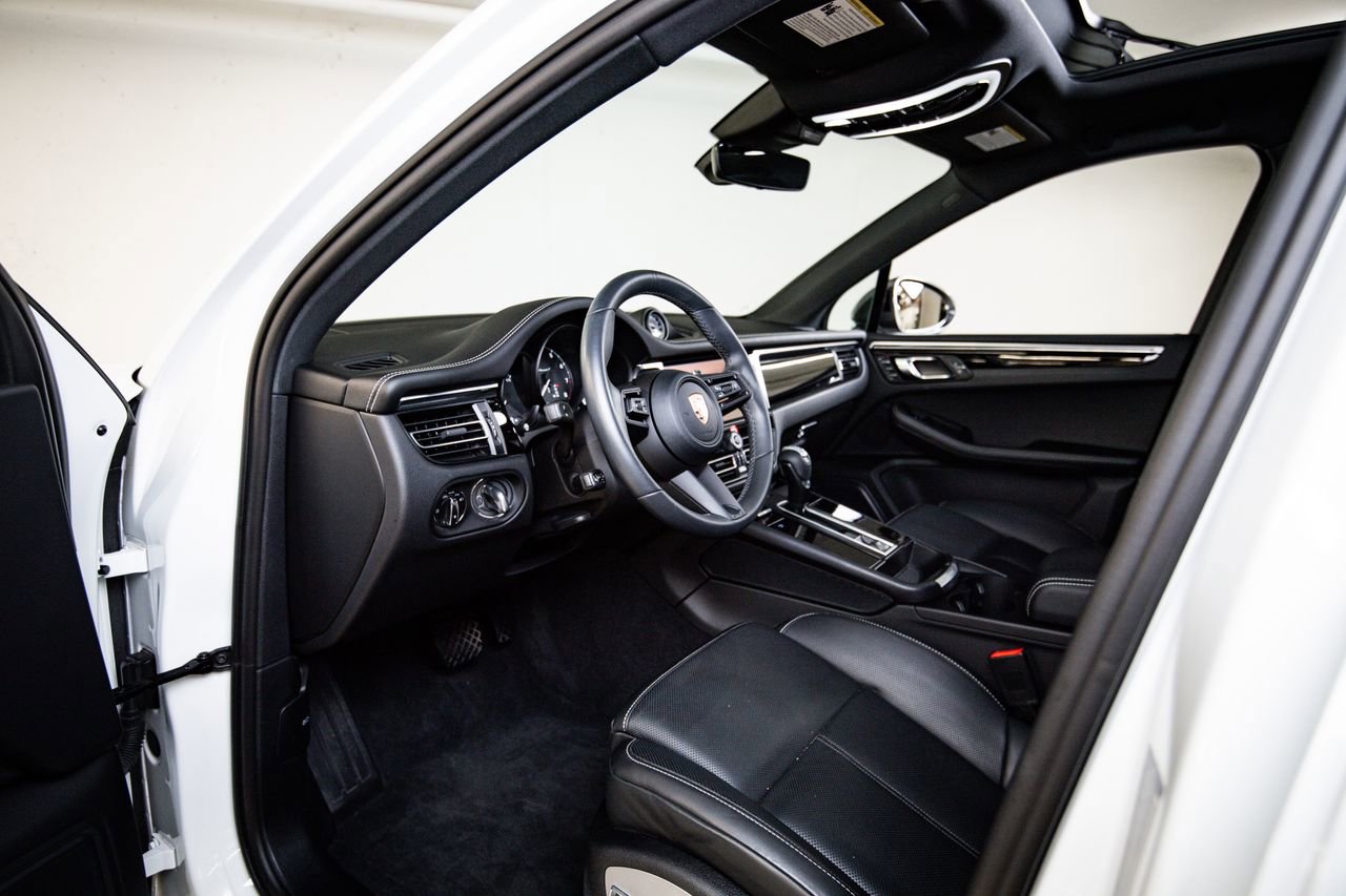 Used 2023 Porsche Macan Turbo image 4