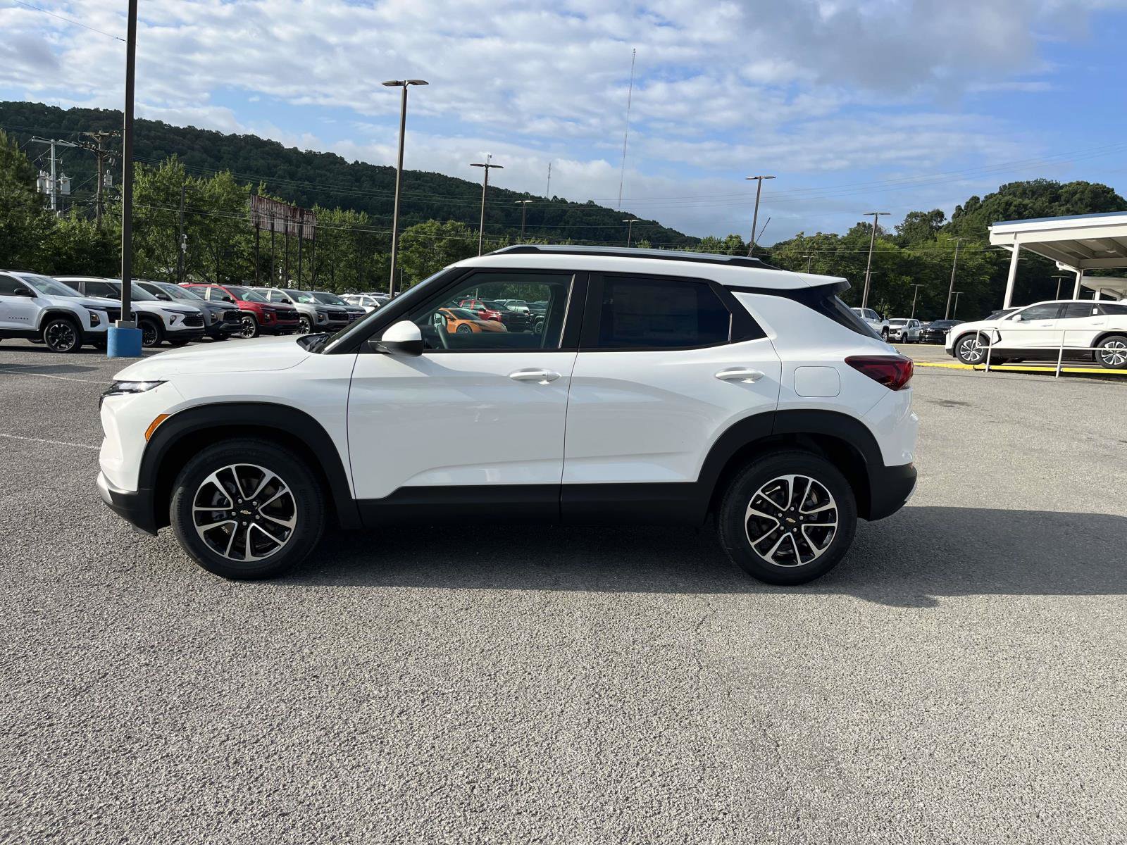 New 2026 Chevrolet TrailBlazer LT w/ Convenience Package FWD image 4