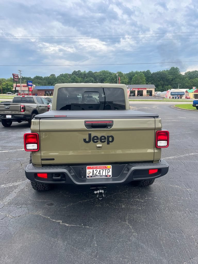 Used 2025 Jeep Gladiator Sport AWD/4WD image 5