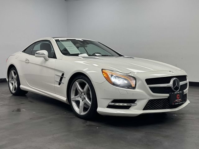 Used 2016 Mercedes-Benz SL 550 w/ Driver Assistance Package image 5