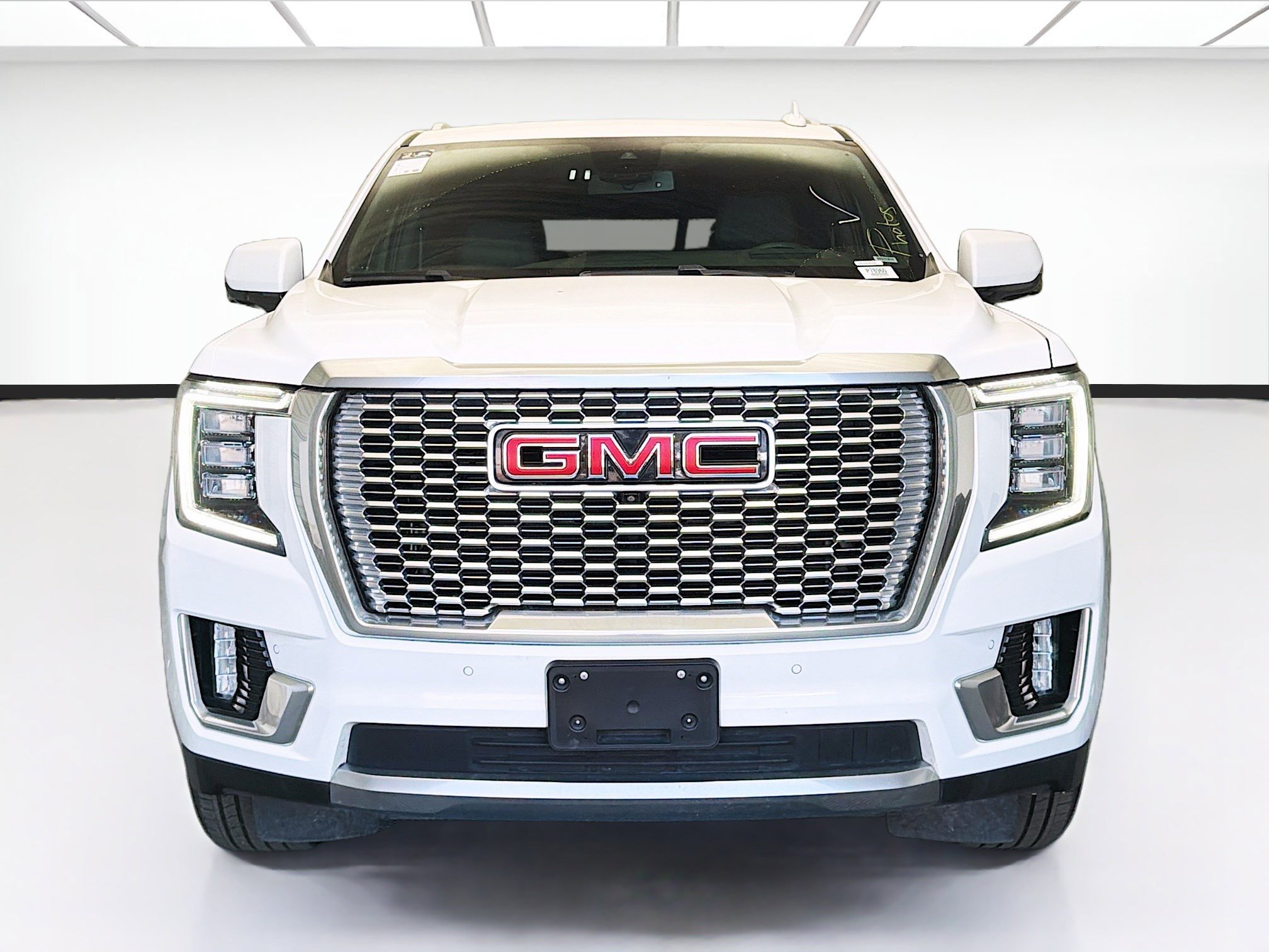 Used 2023 GMC Yukon Denali AWD/4WD image 2