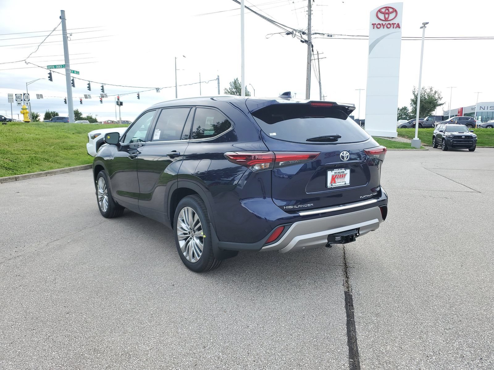 New 2026 Toyota Highlander Platinum AWD/4WD image 3