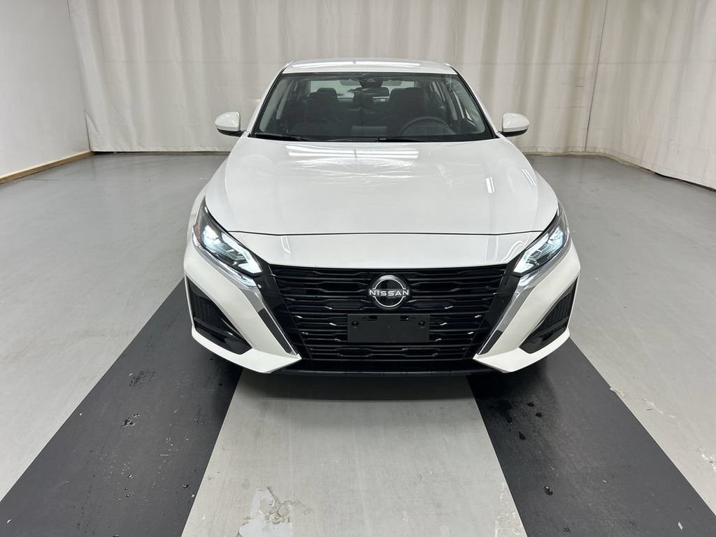 Used 2023 Nissan Altima 2.5 SV AWD/4WD image 3