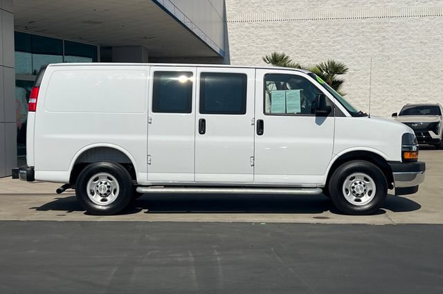 Used 2025 Chevrolet Express 2500 w/ Driver Convenience Package RWD image 3