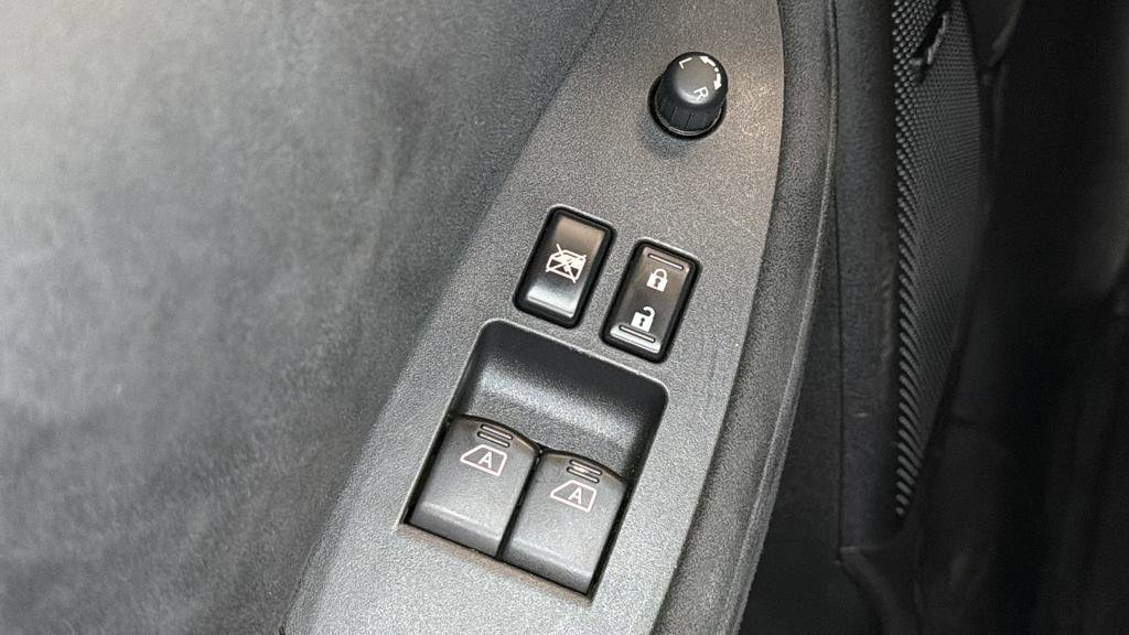 Used 2009 Nissan 370Z Touring image 19