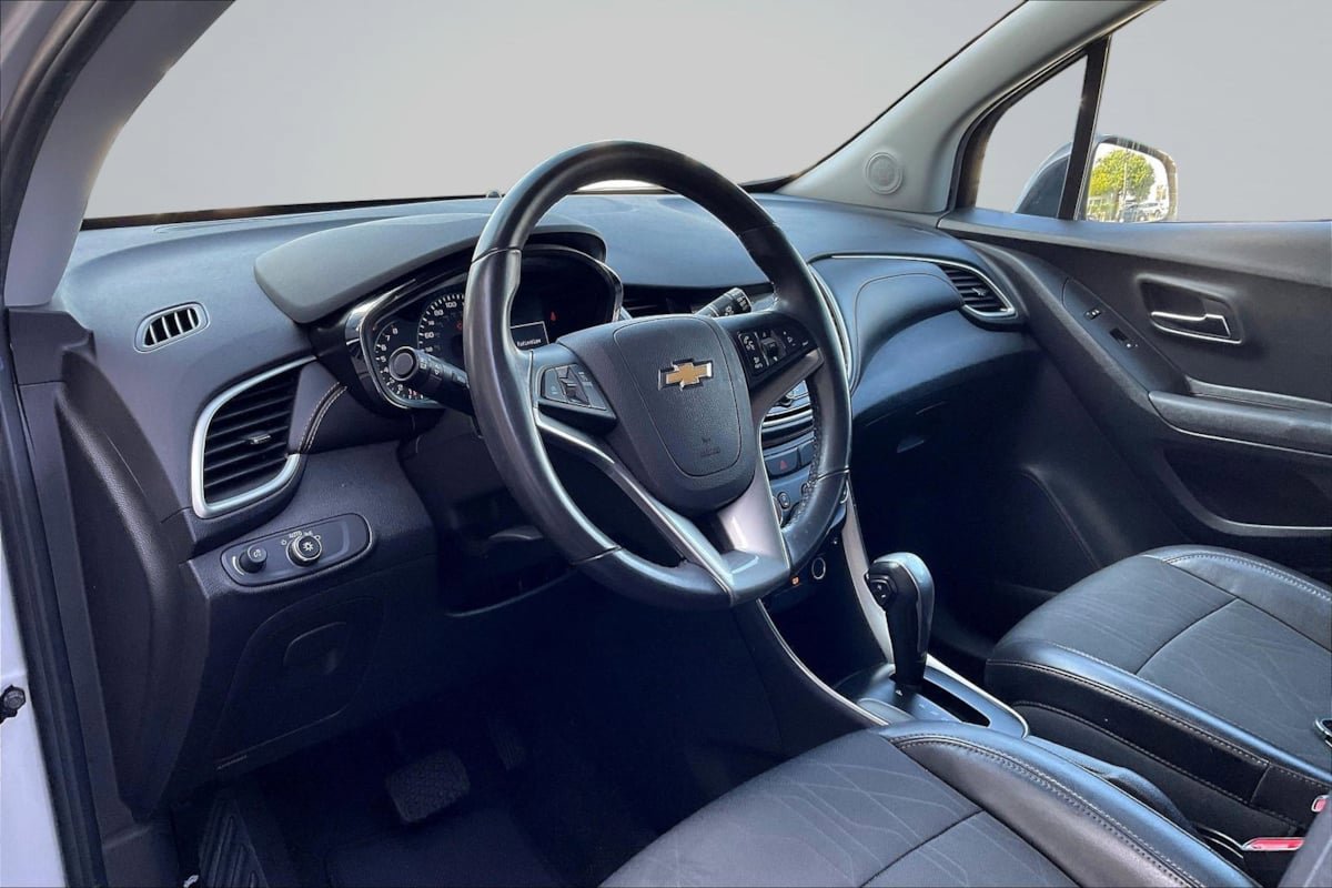 Used 2019 Chevrolet Trax LT w/ Redline Edition image 14