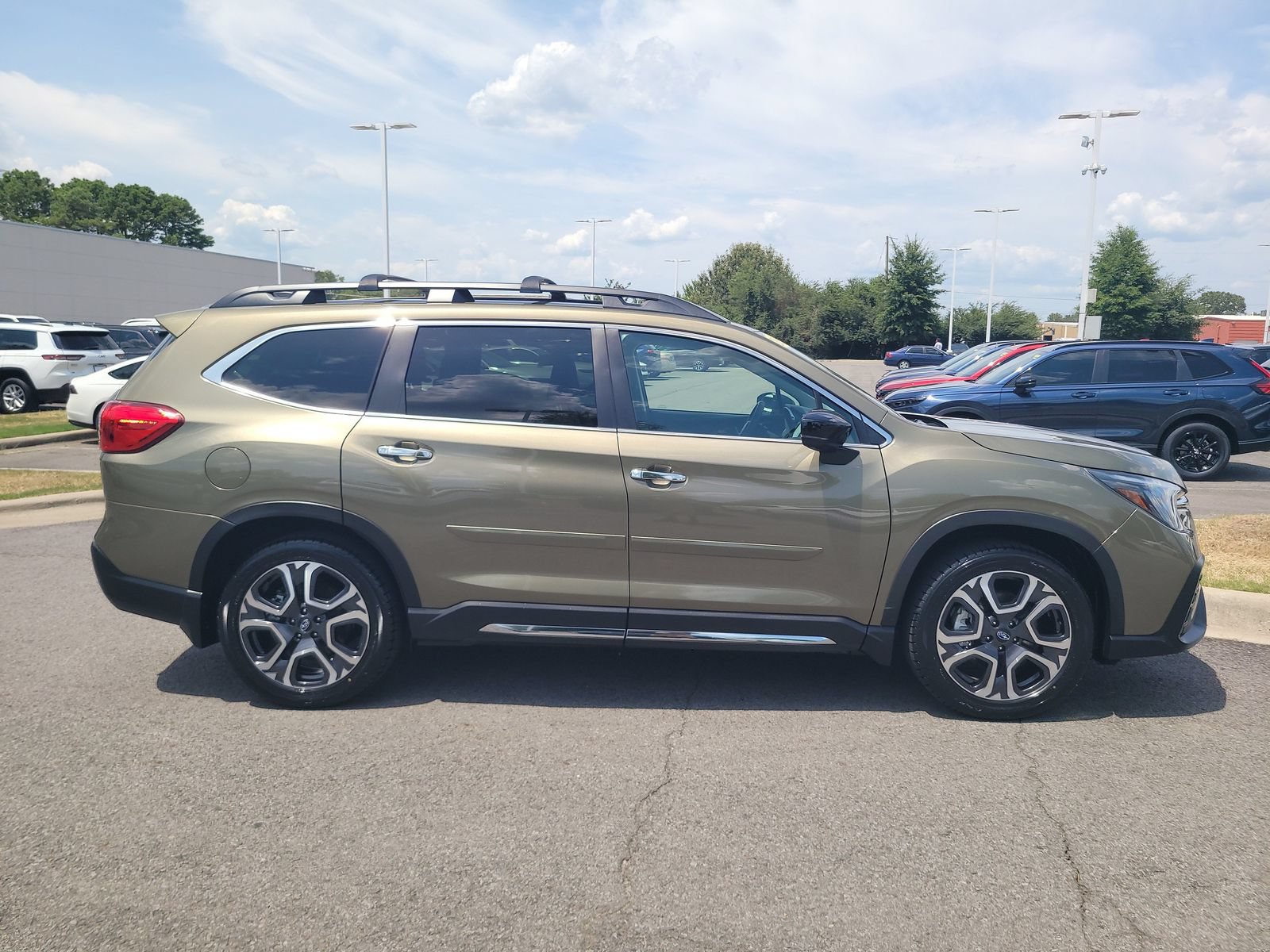 Used 2024 Subaru Ascent Touring AWD/4WD image 2