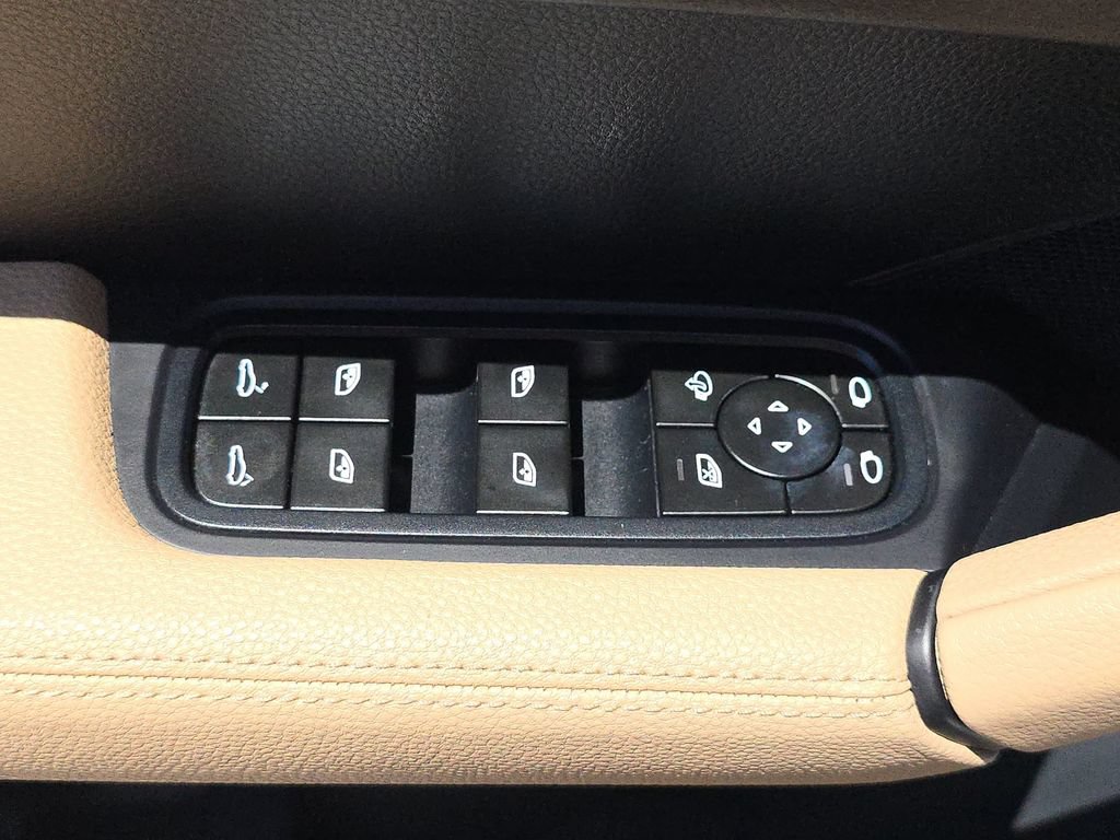 Used 2024 Porsche Cayenne AWD/4WD image 22