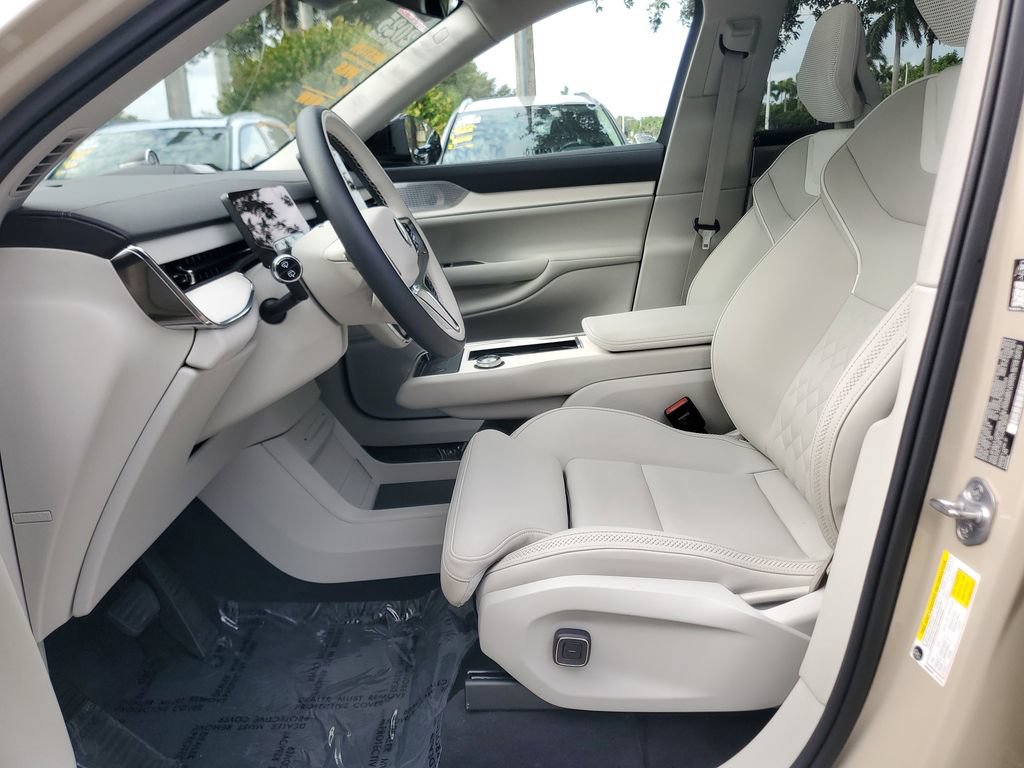 Certified 2025 Volvo EX90 Ultra AWD/4WD image 18