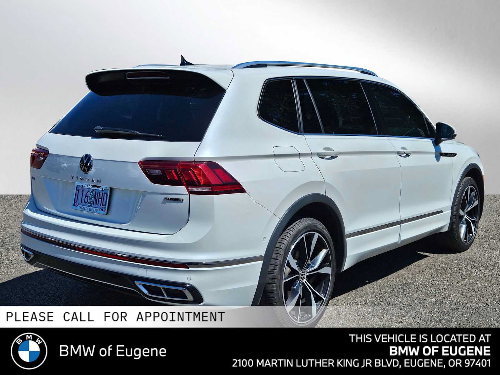 Used 2022 Volkswagen Tiguan SEL R-Line AWD/4WD image 3