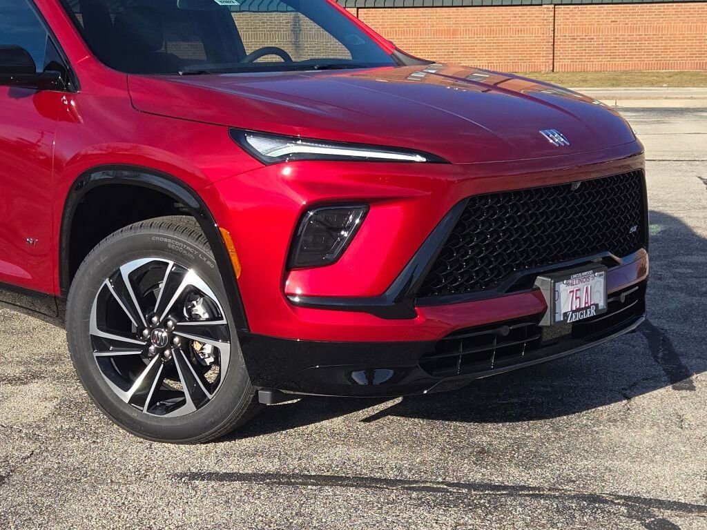 New 2026 Buick Enclave Sport Touring w/ LPO, Floor Liner Package image 2