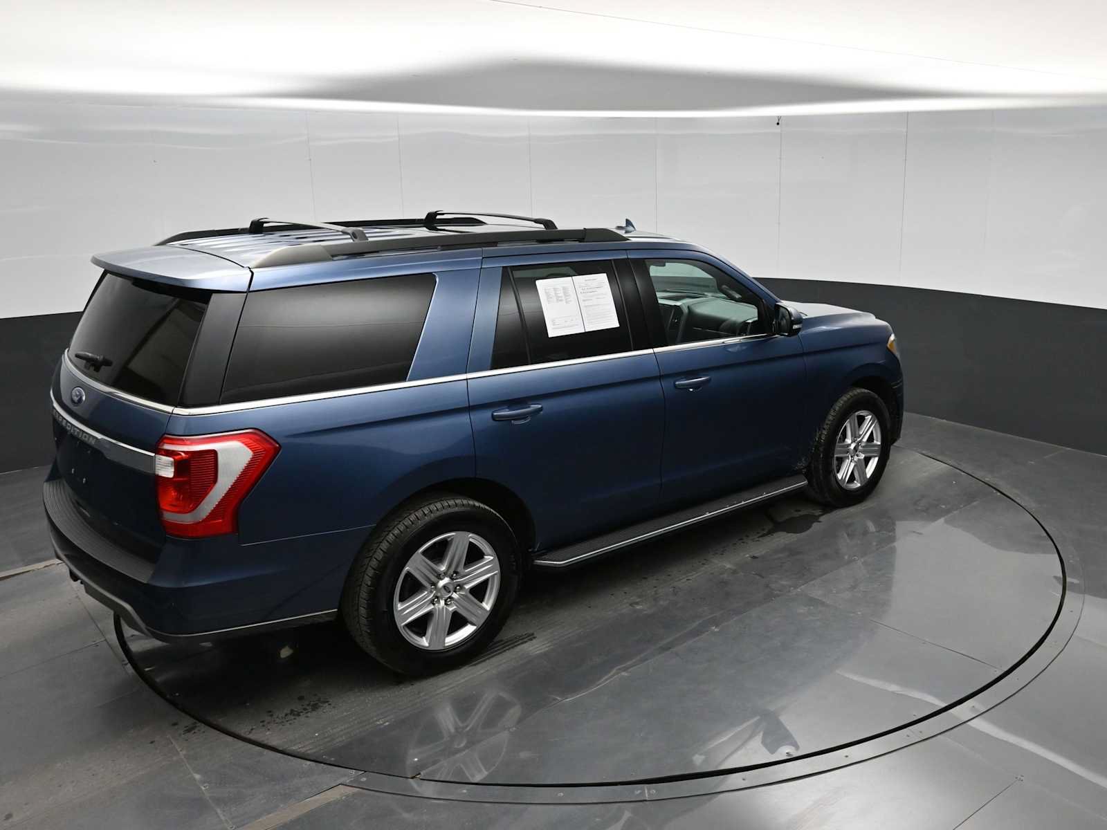 Used 2020 Ford Expedition XLT w/ Equipment Group 202A AWD/4WD image 30
