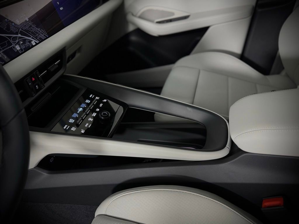New 2024 Porsche Macan 4 Electric AWD/4WD image 24