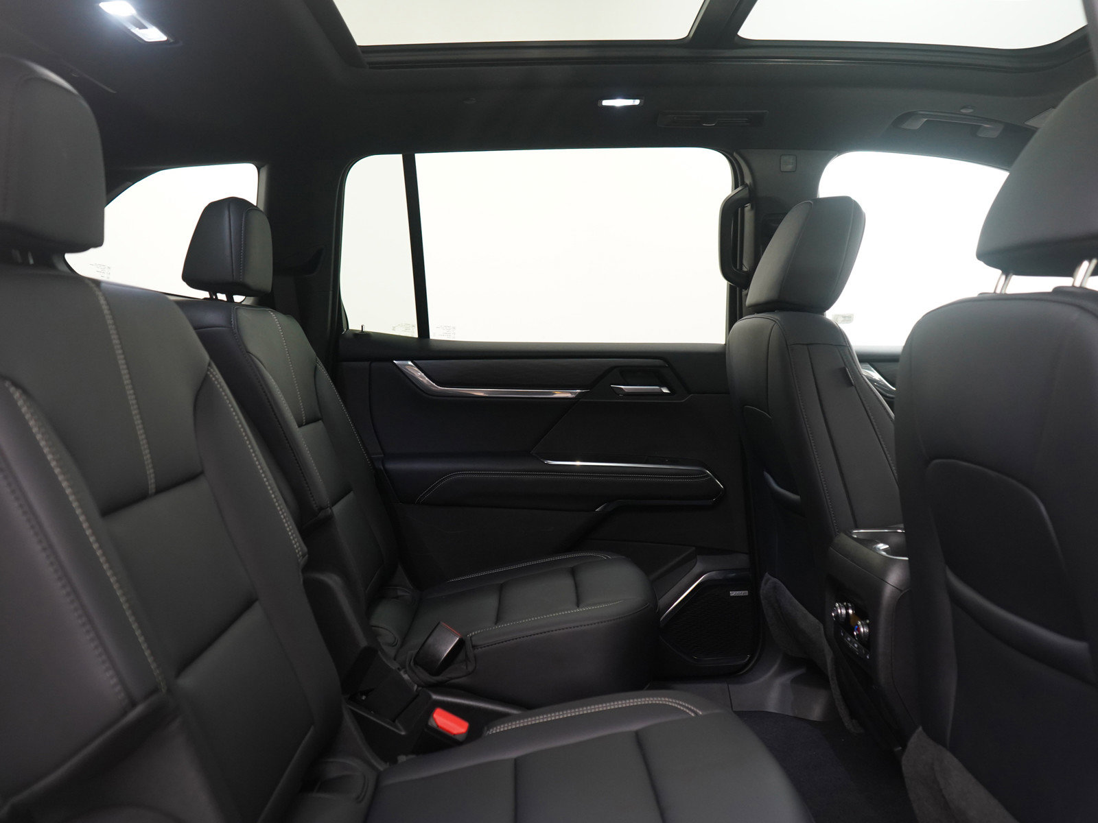 Used 2025 GMC Acadia Elevation w/ Elevation Premium Package image 13