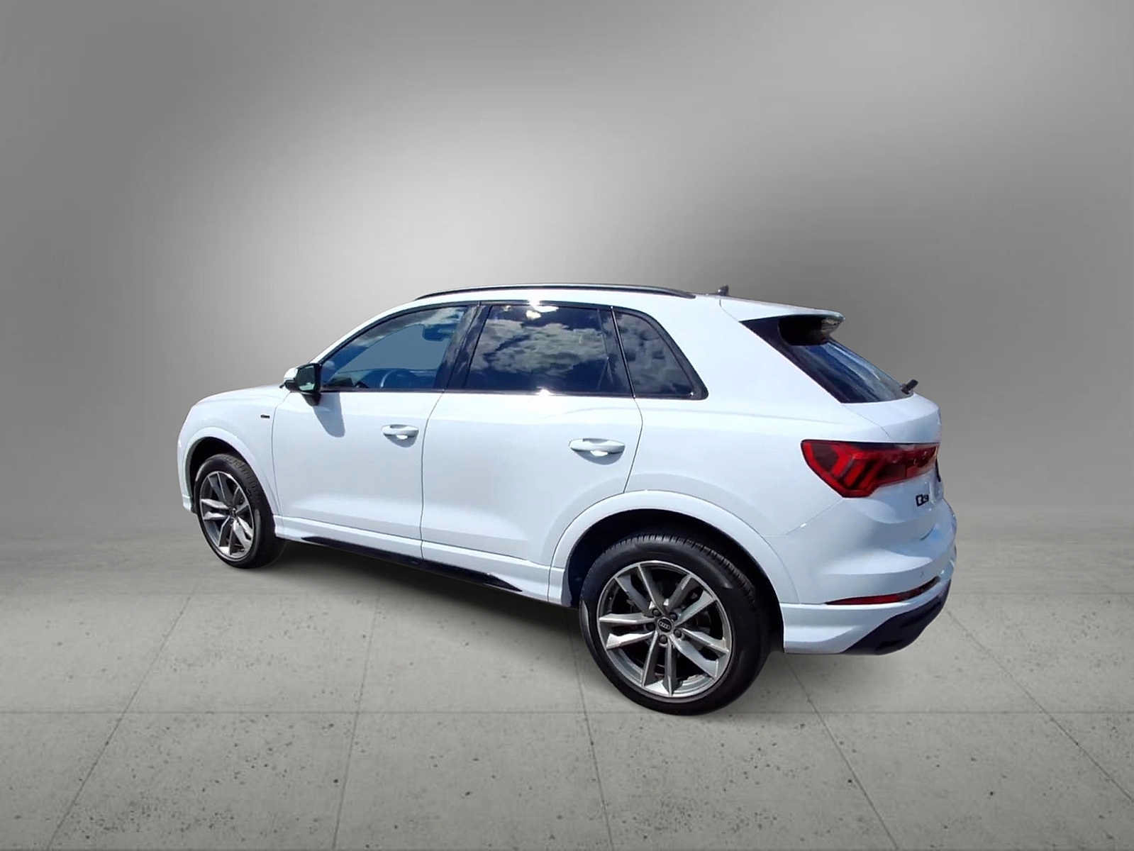 Used 2024 Audi Q3 2.0T Premium Plus w/ Premium Plus Package AWD/4WD image 6