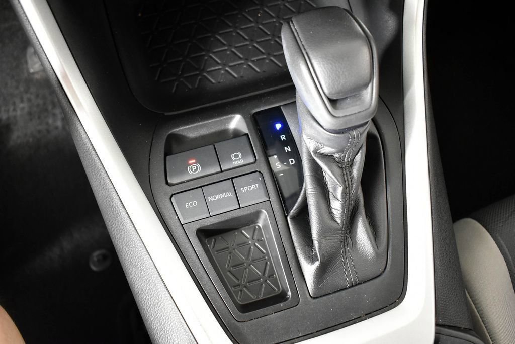 Used 2021 Toyota RAV4 XLE image 32