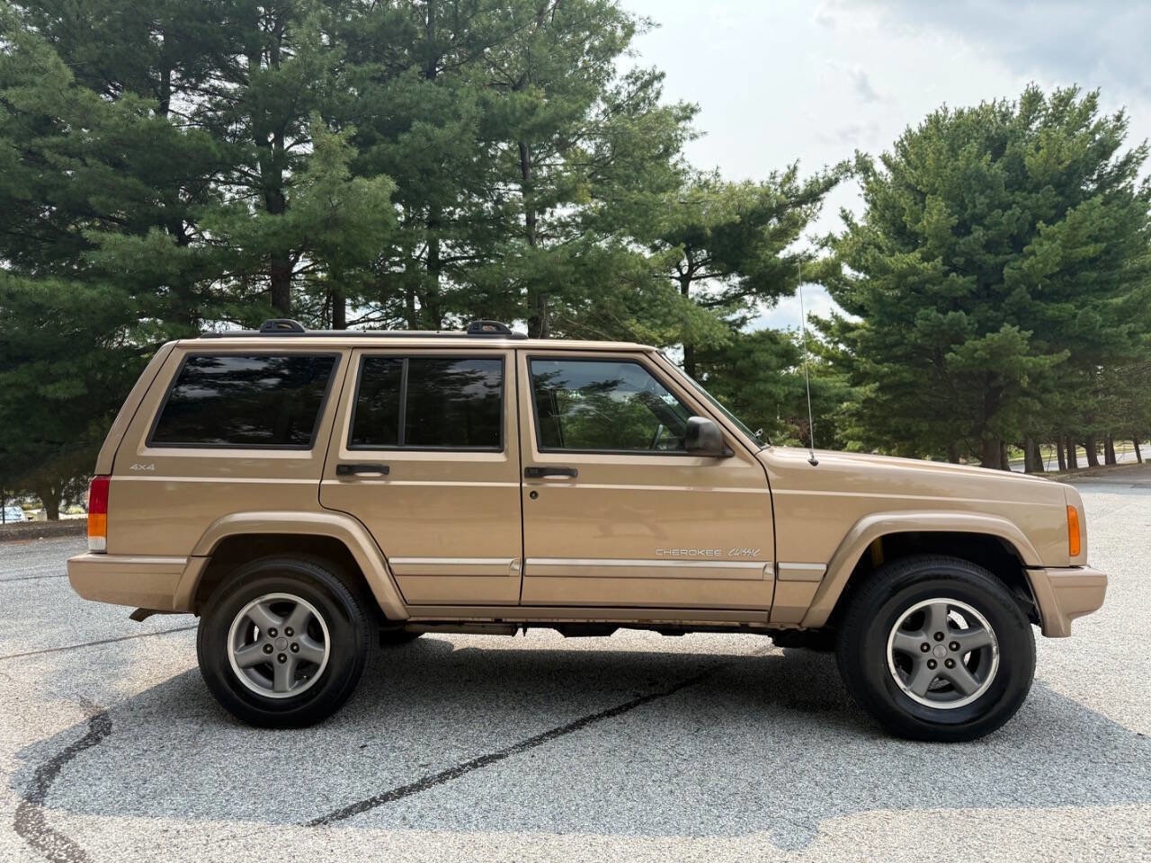 Used 1999 Jeep Cherokee Classic image 10