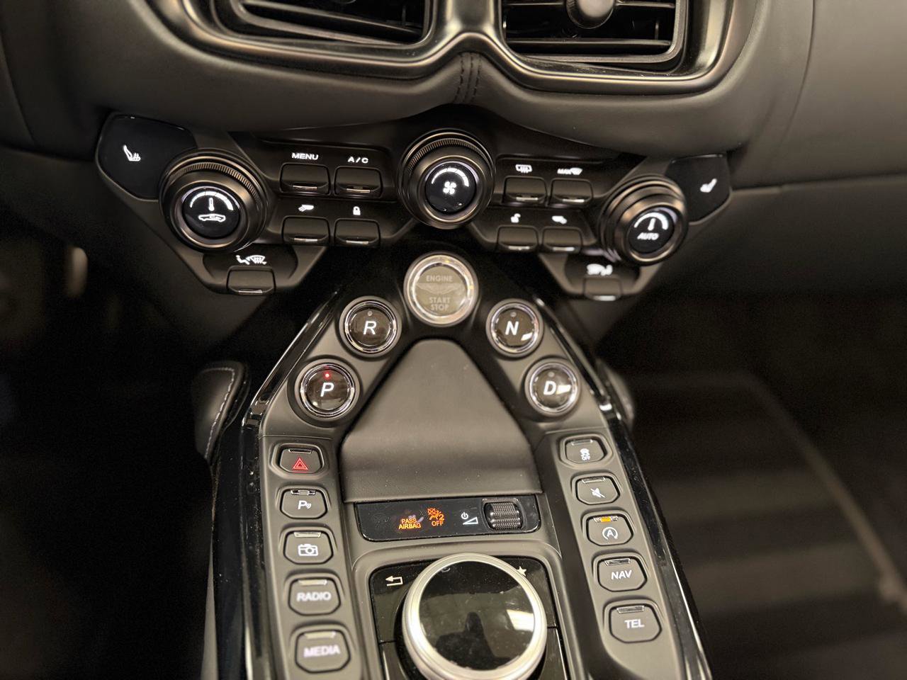 Used 2023 Aston Martin V8 Vantage Roadster image 28