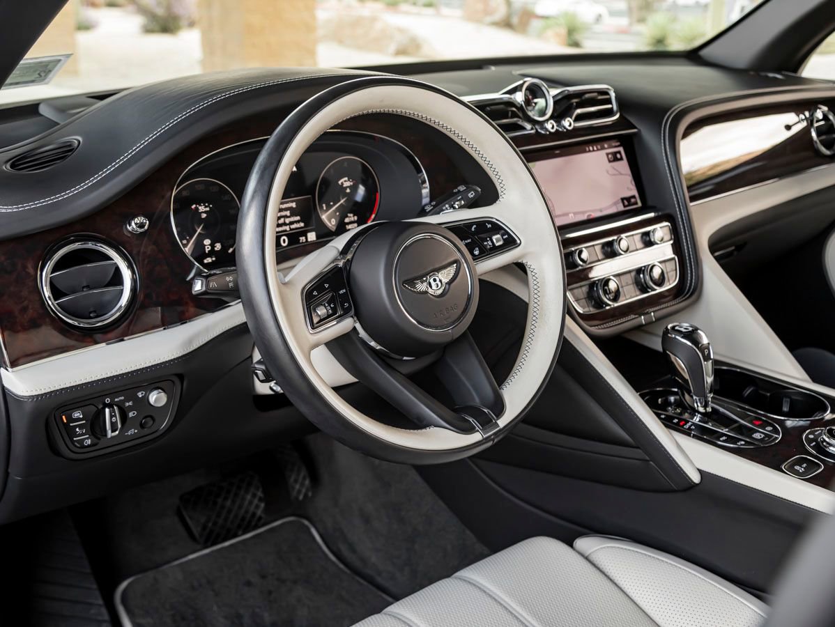 Used 2023 Bentley Bentayga Extended Wheelbase AWD/4WD image 19