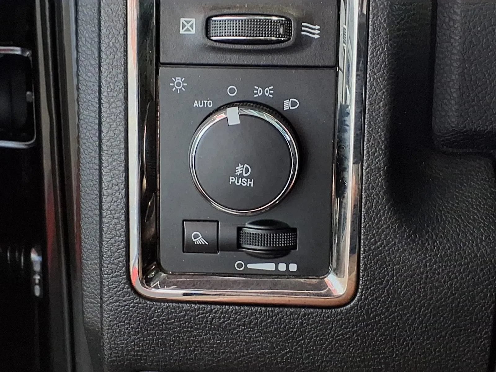 Used 2017 RAM 1500 Sport w/ Black Ram 1500 Sport Group AWD/4WD image 19