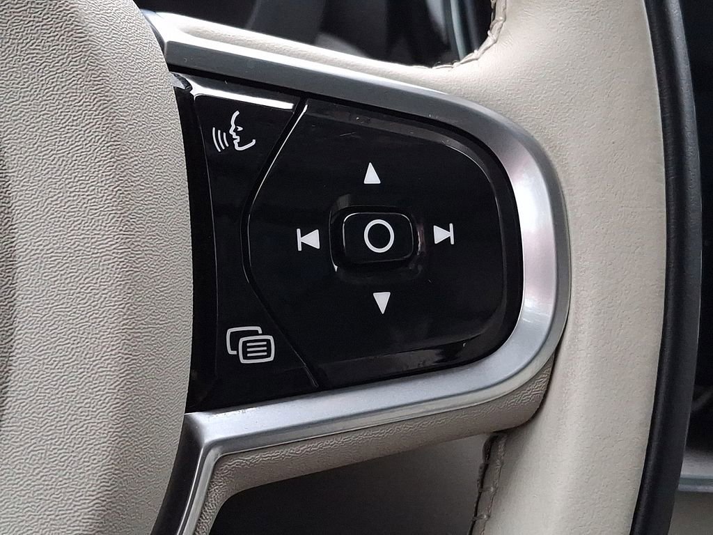 Used 2023 Volvo XC60 T8 Plus image 18