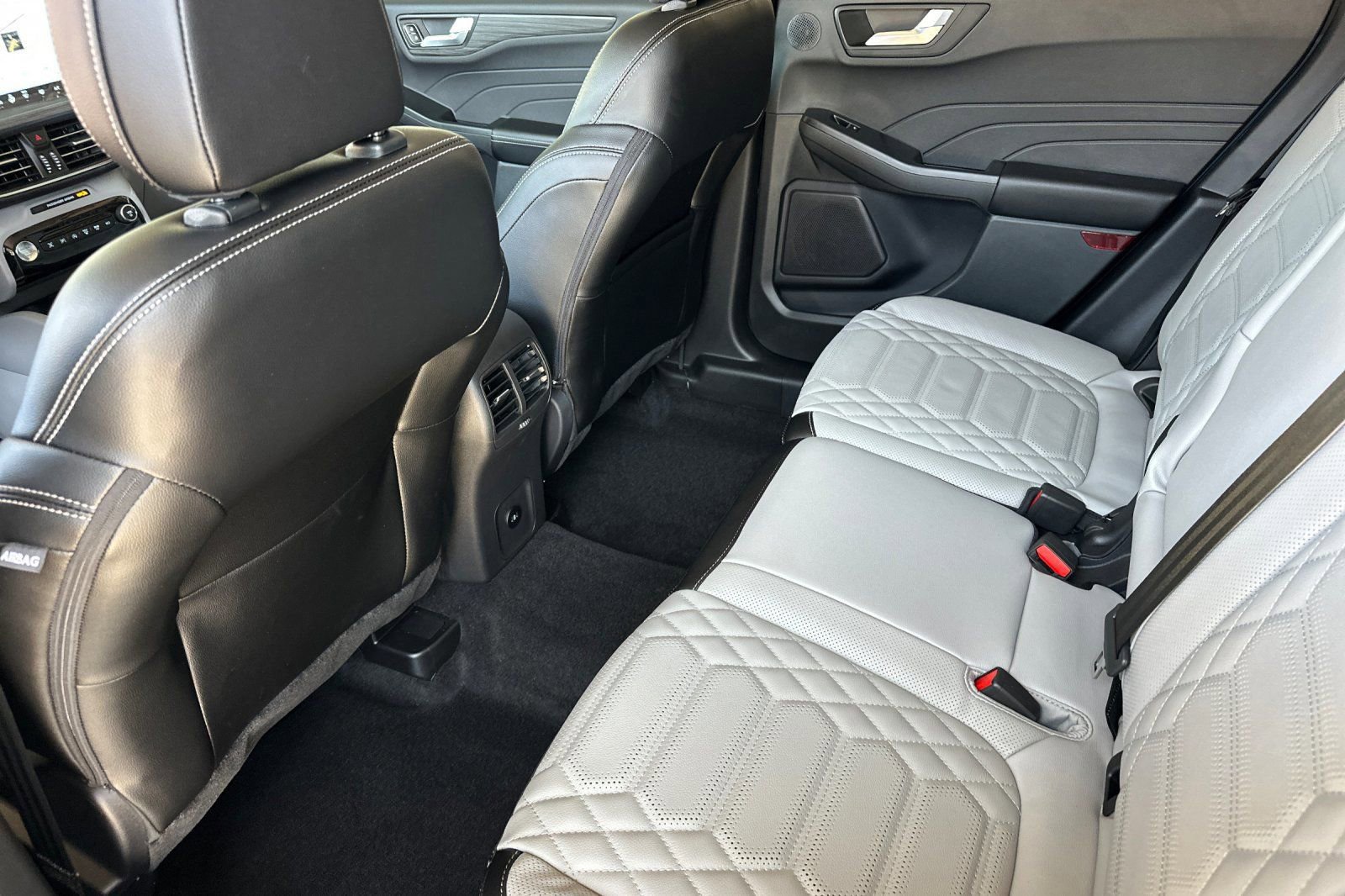 New 2024 Ford Escape Platinum w/ Premium Technology Package AWD/4WD image 9