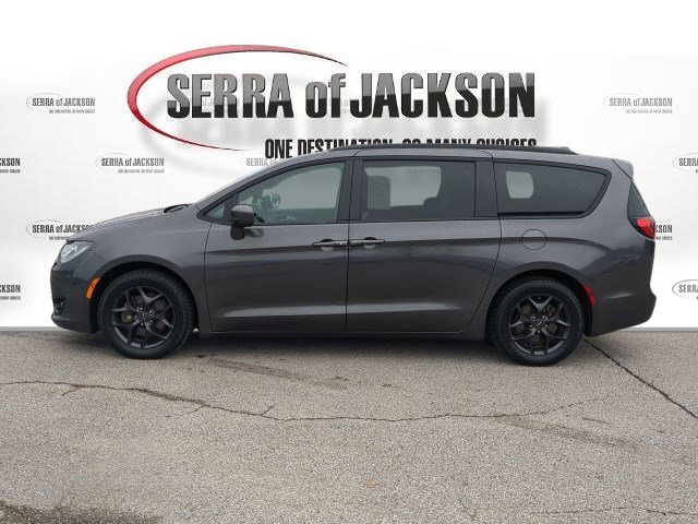 Used 2018 Chrysler Pacifica Touring-L w/ S Appearance Package image 5