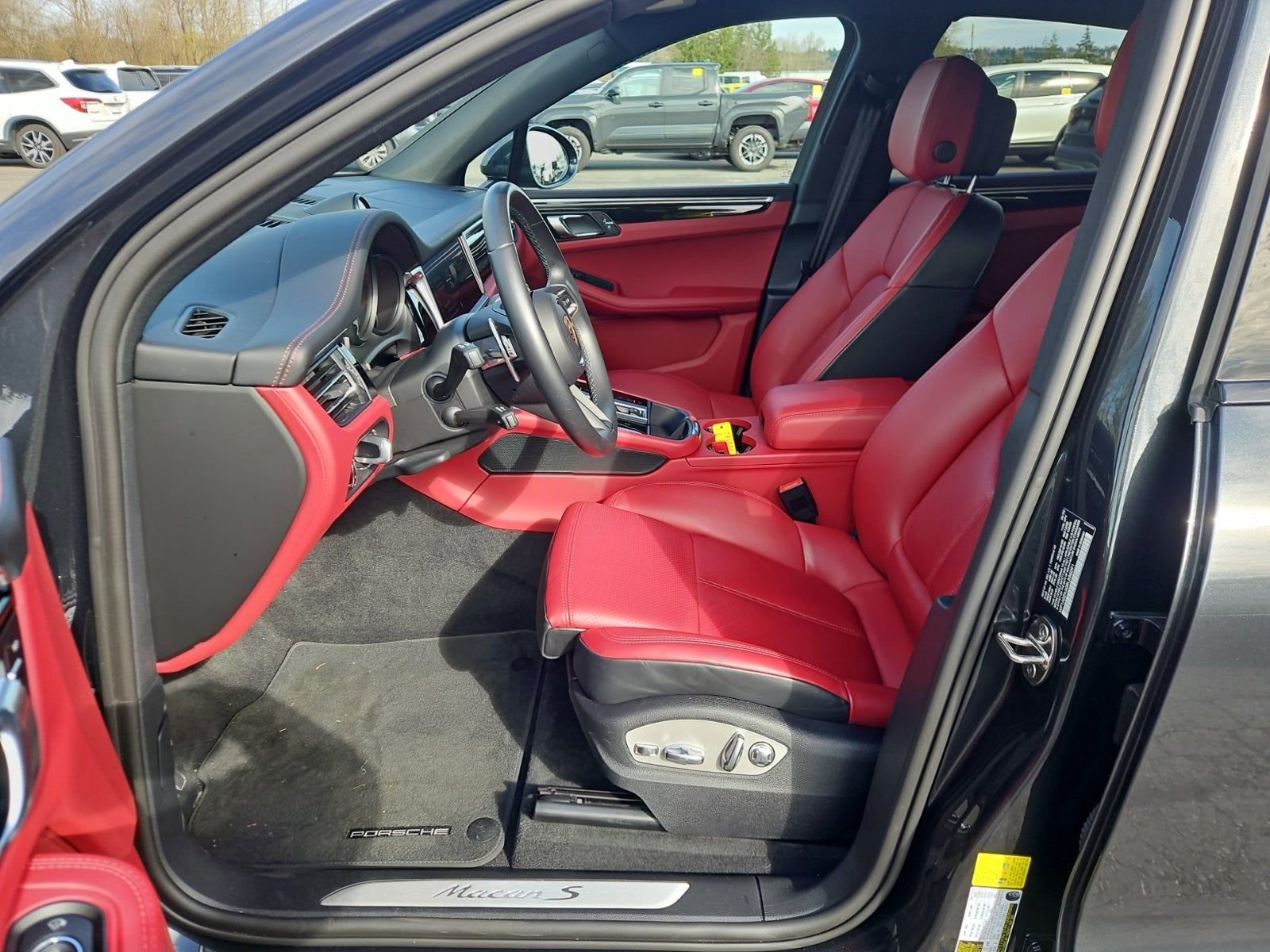 Used 2024 Porsche Macan S image 7