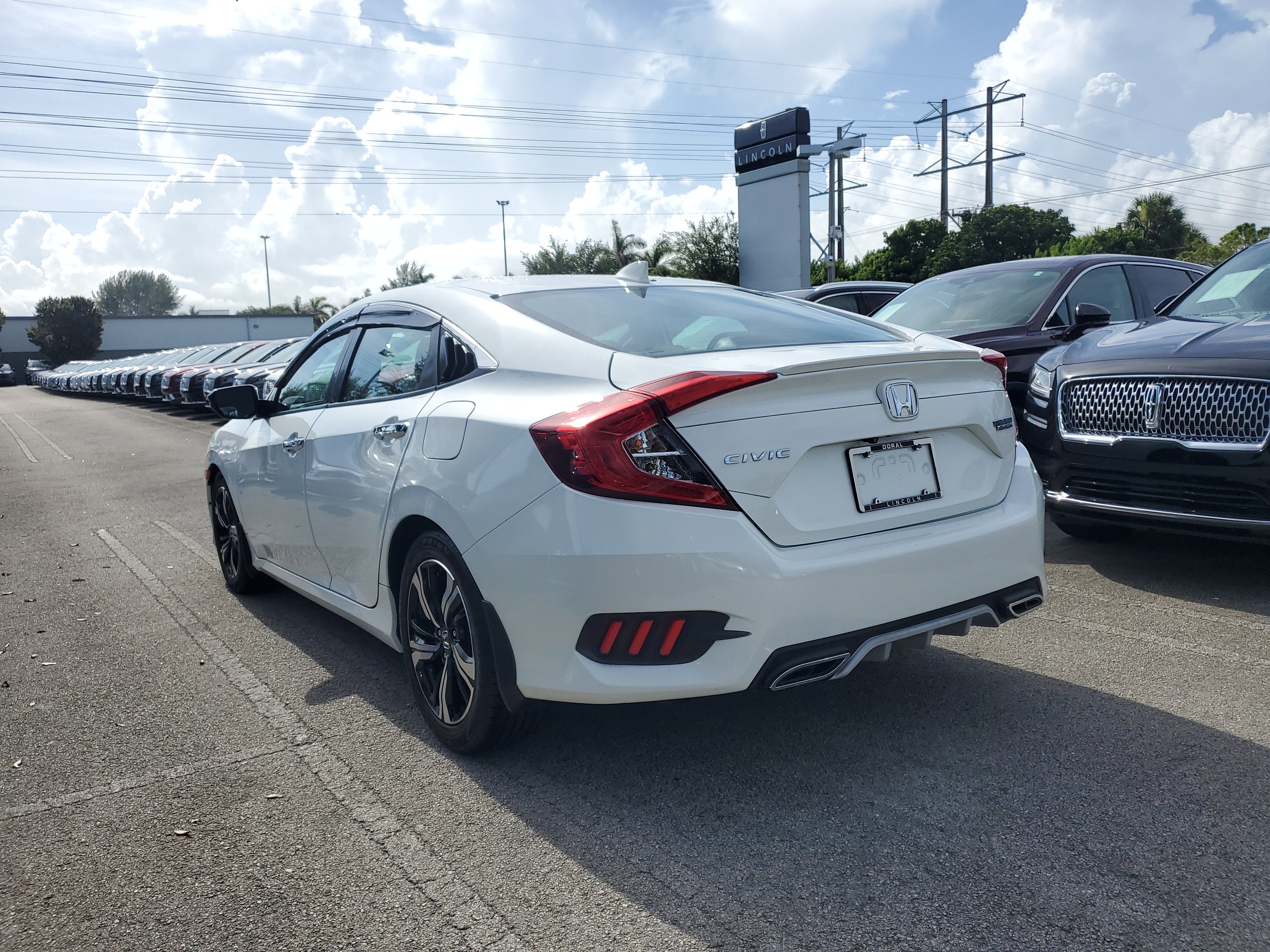 Used 2017 Honda Civic Touring image 4