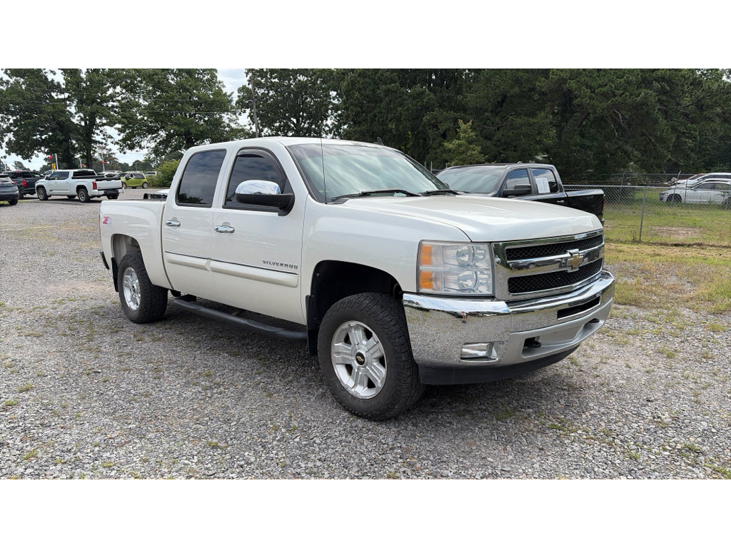 Used 2011 Chevrolet Silverado 1500 LT w/ All-Star Edition AWD/4WD image 2