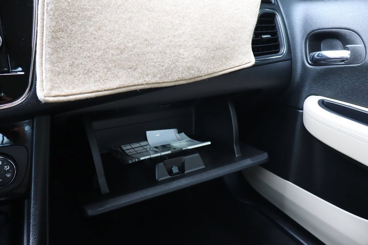 Used 2014 Chrysler 200 Limited FWD image 35